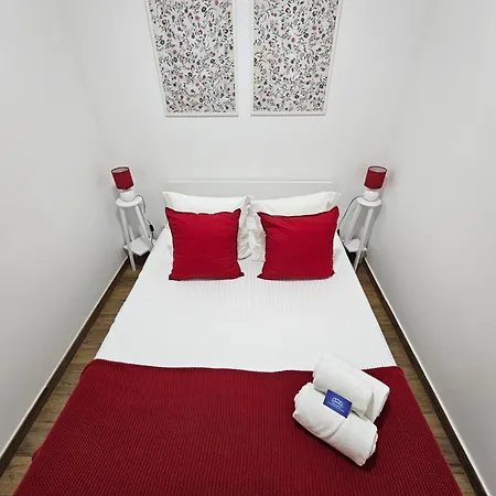 Апартаменти Queiros, 6 *