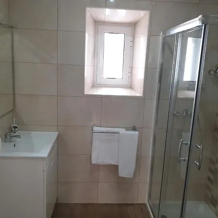 Queiros, 6 Apartmán *